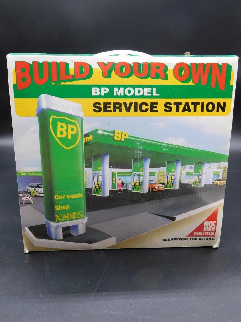 BUILD YOUR OWN BP MODEL SERVICE STATION  ADVERTISING (1 of 13)