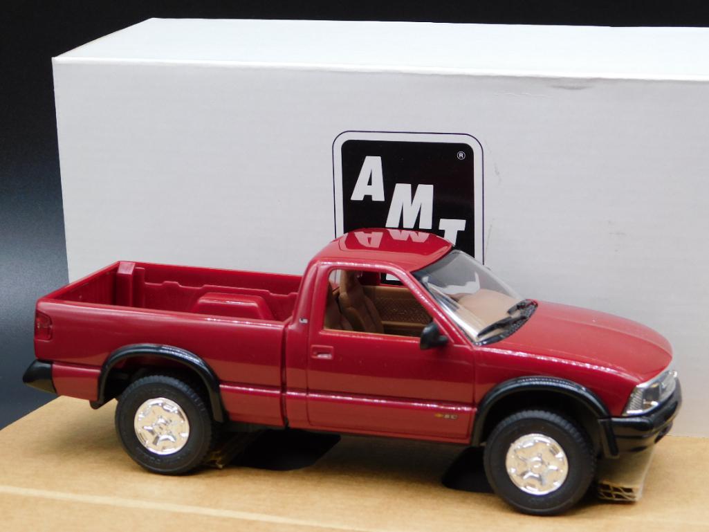 1995 Cheve S10 4x4 AMT/ERTL Cherry Red Metallic Plastic (1 of 3)