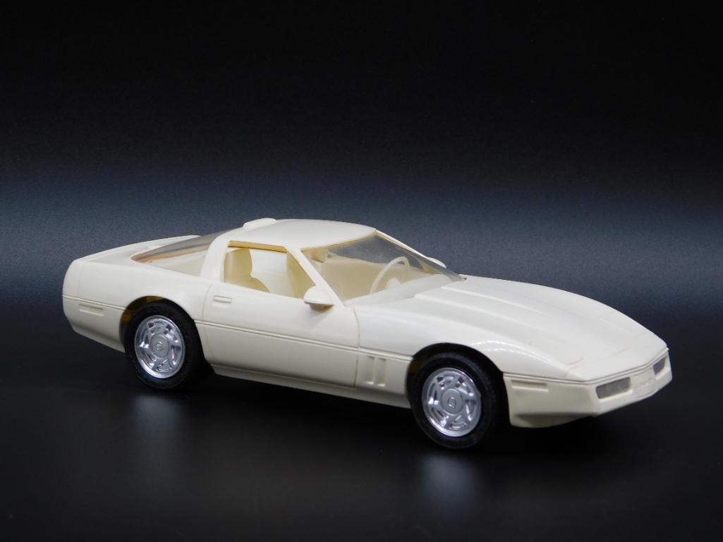 1989 Corvette ZR-1 NOT ON BOX White PROMO Car #43: 1989 Corvette ZR-1 NOT ON BOX White PROMO Car #43 *** WELCOME TO HATMAN AUCTIONS! Today we are selling an estate Lifetime Collection of many collectible cars, trucks, die cast, models, and collectible