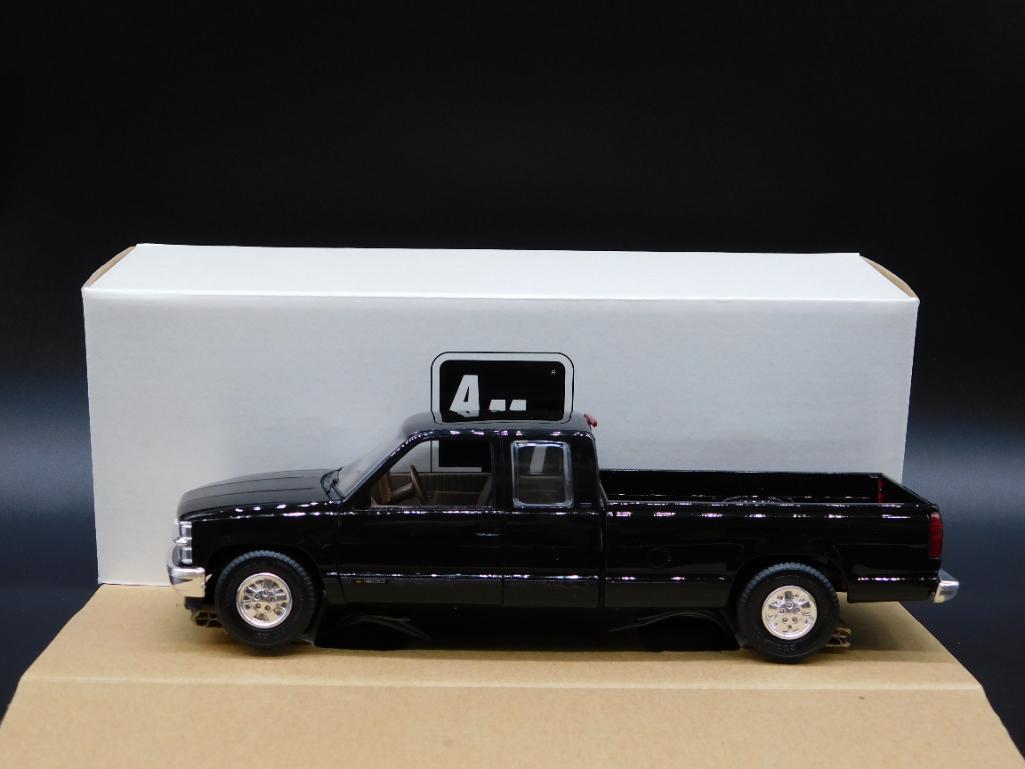 1994 Chevy C1500 Extended Cab Truck AMT Black Plastic: 1994 Chevy C1500 Extended Cab Truck AMT Black Plastic Car #419 *** WELCOME TO HATMAN AUCTIONS! Today we are selling an estate Lifetime Collection of many collectible cars, trucks, die cast, models, an