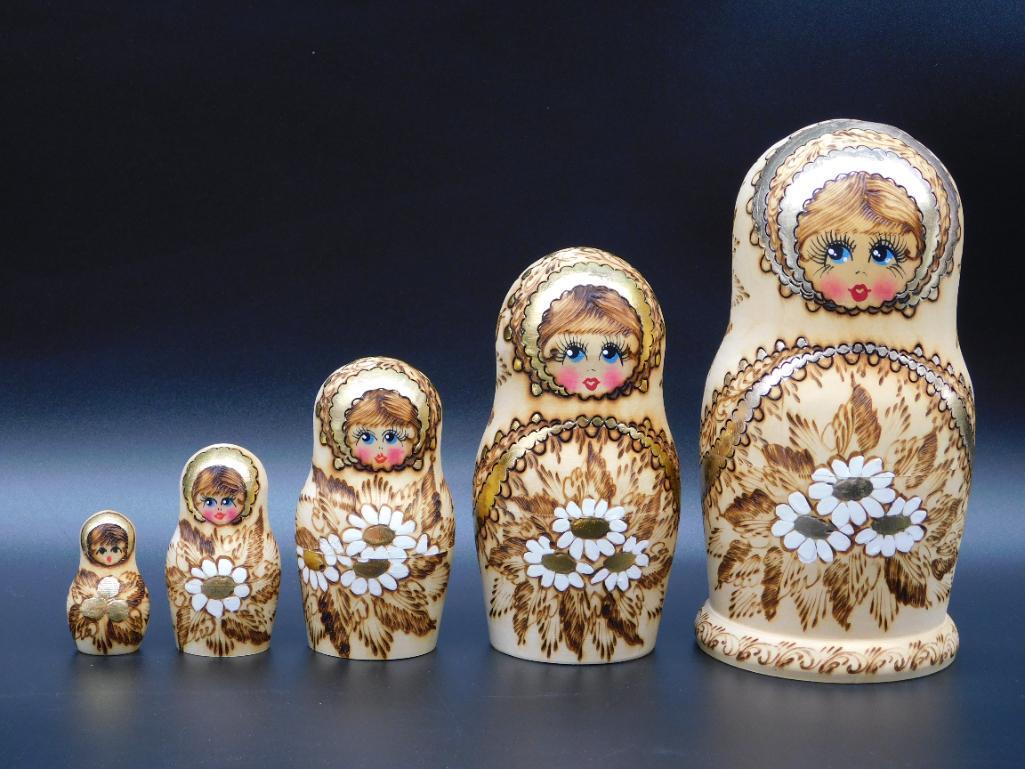RUSSIAN NESTING DOLLS VINTAGE ANTIQUE: RUSSIAN NESTING DOLLS VINTAGE ANTIQUE *** Thank you for attending HATMAN AUCTIONS! Yes, we ship all items that are not oversized. Please see photos for measurements and description. SPECIAL NOTICE: Ma
