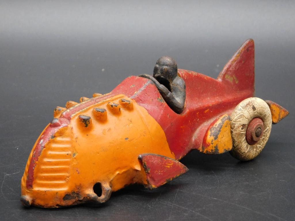 HUBLEY RACE CAR WITH DRIVER METAL TOY VINTAGE ANTIQUE (1 of 4)