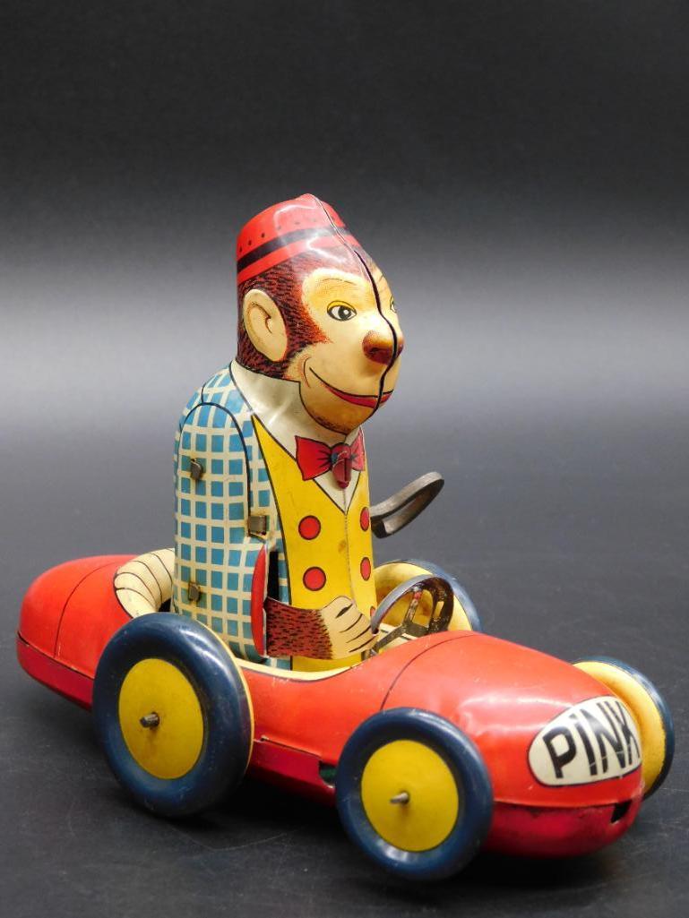 PINKY WIND-UP TIN TOY VINTAGE ANTIQUE: PINKY WIND-UP TIN TOY VINTAGE ANTIQUE *** Thank you for attending HATMAN AUCTIONS! Yes, we ship all items that are not oversized. Please see photos for measurements and description. SPECIAL NOTICE: Ma