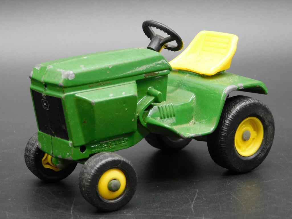 JOHN DEERE LAWN MOWER DIE CAST TOY (1 of 3)