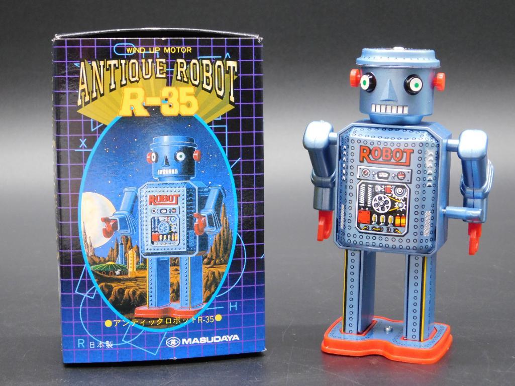 JAPANESE ANTIQUE ROBOT R-35 WIND-UP ROBOT IN ORIGINAL (1 of 4)
