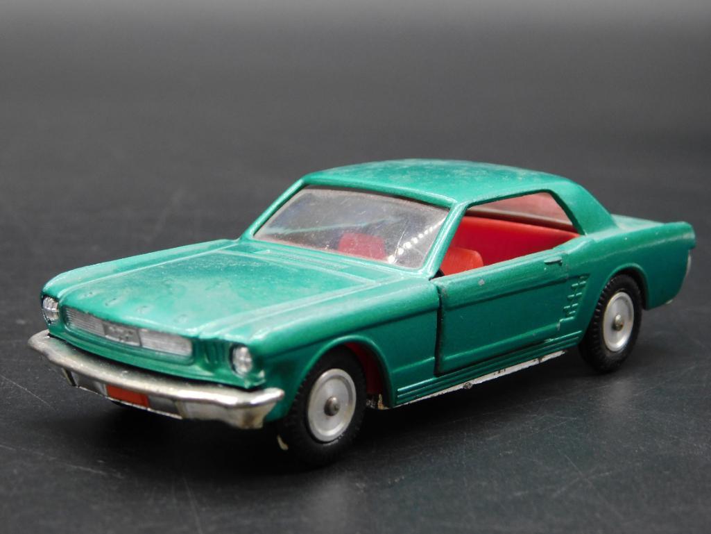 FORD MUSTANG TOY: FORD MUSTANG TOY *** Thank you for attending HATMAN AUCTIONS! Yes, we ship all items that are not oversized. Please see photos for measurements and description. SPECIAL NOTICE: Many items are PICK UP