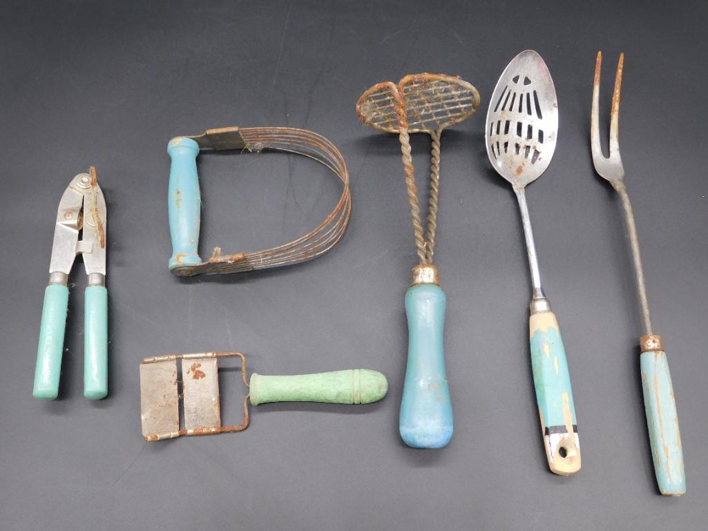 MIXED VINTAGE KITCHEN LOT (1 of 4)