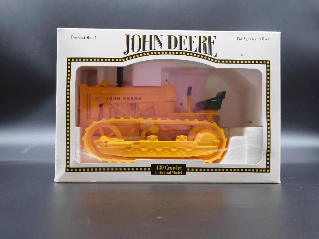 JOHN DEERE DIE CAST CRAWLER IN ORIGINAL BOX (1 of 4)