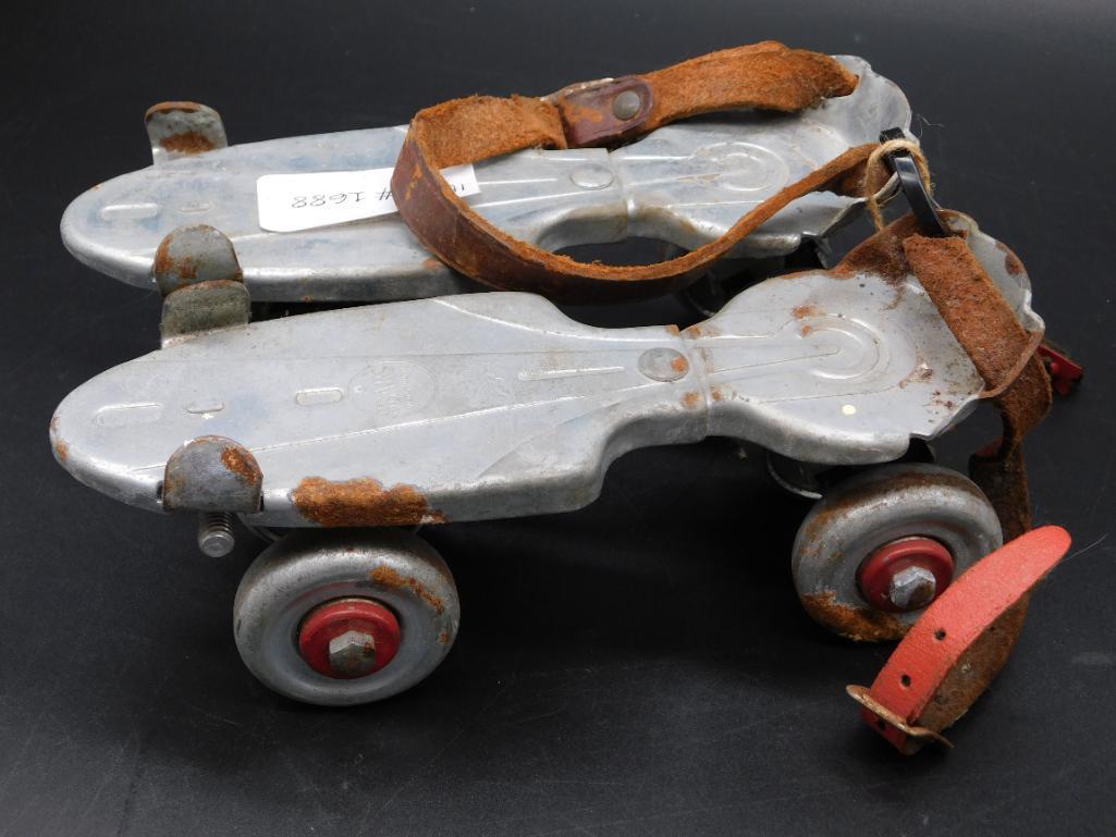 VINTAGE SEARS ROLLER SKATES (1 of 5)