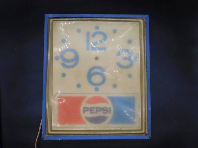 PEPSI CLOCK VINTAGE ANTIQUE Sep 06, 2021 Col. Christie Hatman Auctioneers in MO
