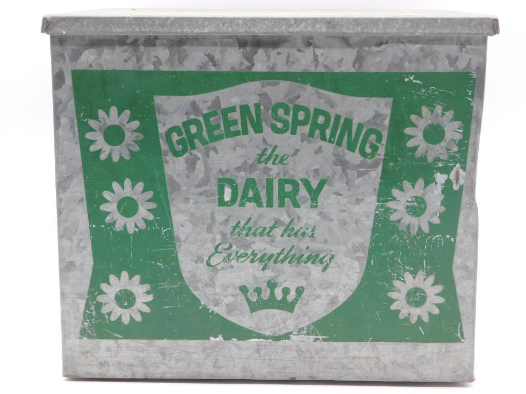 GREEN SPRING DAIRY METAL BOX ANTIQUE VINTAGE: GREEN SPRING DAIRY METAL ADVERTISING BOX ANTIQUE& VINTAGE Thank you for attending HATMAN AUCTIONS! SPECIAL NOTICE: Many items are PICK UP ONLY on Tuesday. SEE NOTE! Please see photos for measurements 