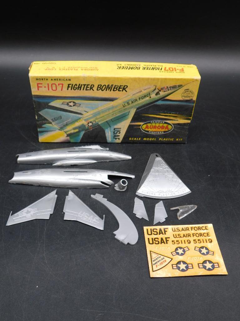 F-107 FIGHTER BOMBER KIT WITH ORIGINAL BOX VINTAGE TOY (1 of 4)