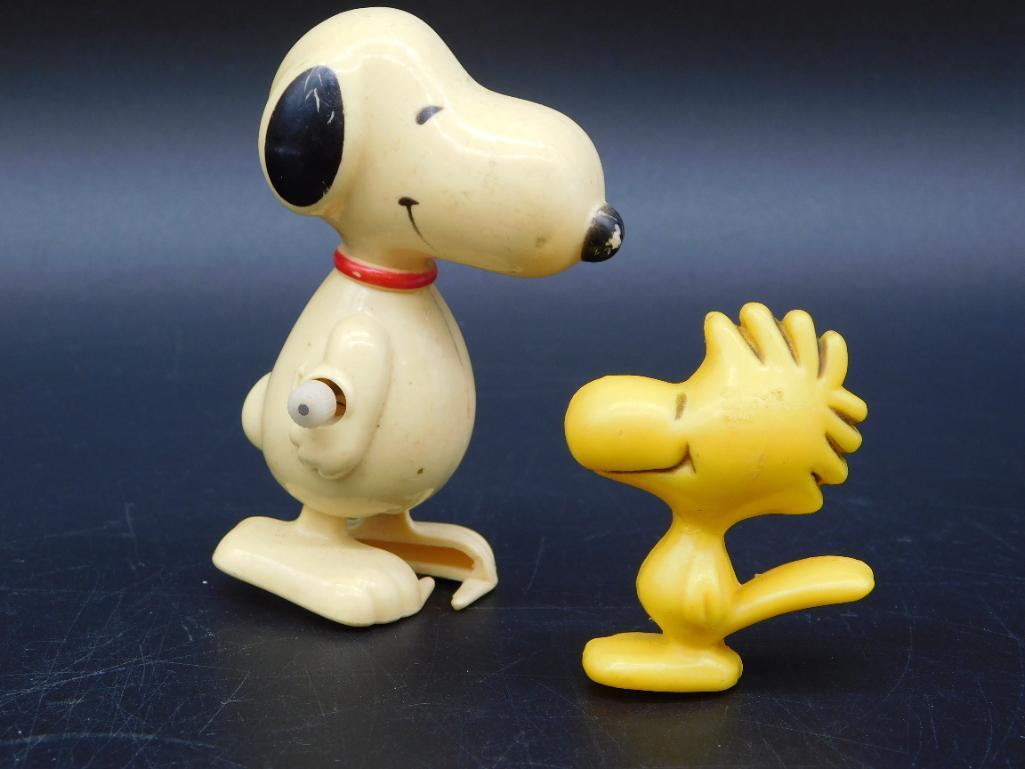 HONG KONG SNOOPY AND WOODSTOCK WIND UP TOYS VINTAGE TOY: Thank you for attending HATMAN AUCTIONS! Yes, we ship all items that are not oversized. Please see photos for measurements and description. SPECIAL NOTICE: Many items are PICK UP ONLY by APPOINTMENT O