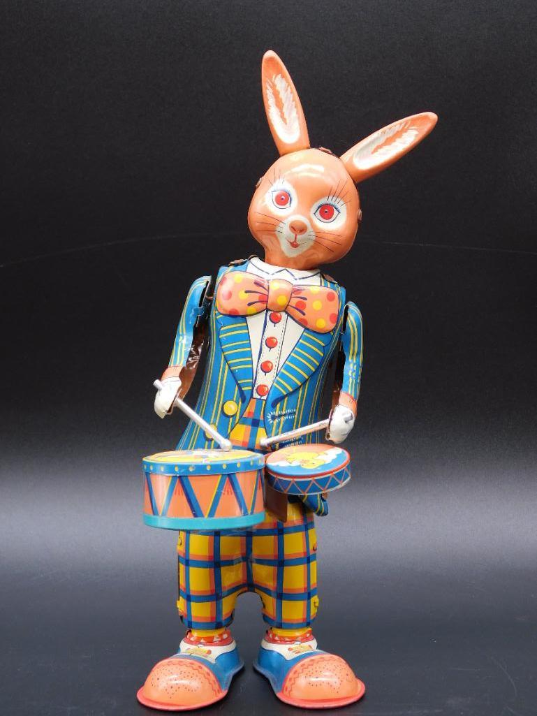 JAPANESE TRADEMARK TOYS RABBIT DRUMMER WIND-UP TIN TOY VINTAGE ANTIQUE (1 of 4)