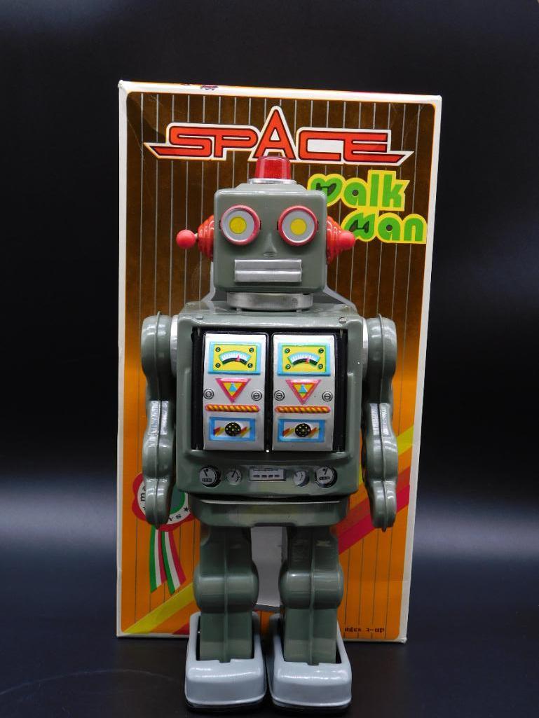 SPACE WALK MAN TOY WITH ORIGINAL BOX VINTAGE ANTIQUE: SPACE WALK MAN TOY WITH ORIGINAL BOX VINTAGE ANTIQUE