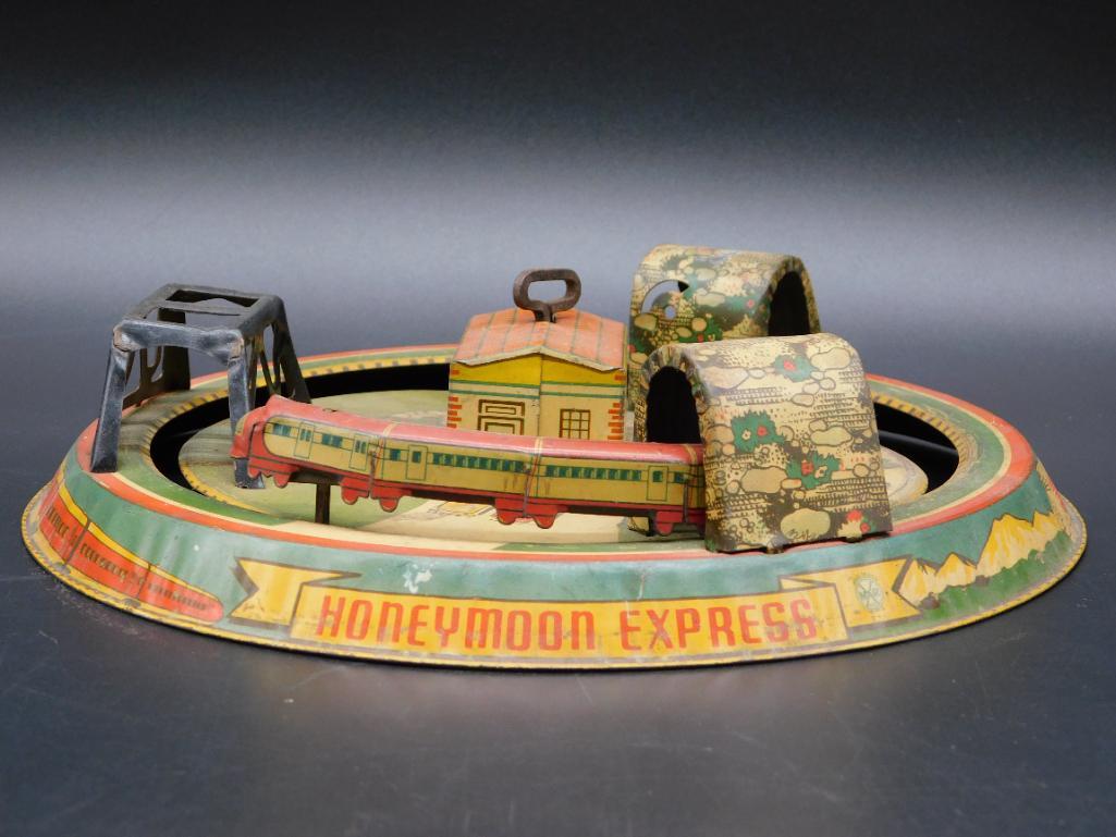 MARX HONEYMOON EXPRESS TRAIN STATION WIND-UP TOY DOES NOT WORK (1 of 4)