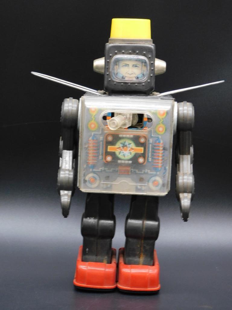 JAPANESE FIGHTING SPACE MAN TIN TOY ROBOT VINTAGE ANTIQUE (1 of 5)