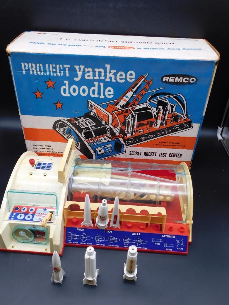 REMCO PROJECT YANKEE DOODLE SECRET ROCKET TEST CENTER IN ORIGINAL BOX VINTAGE ANTIQUE (1 of 2)