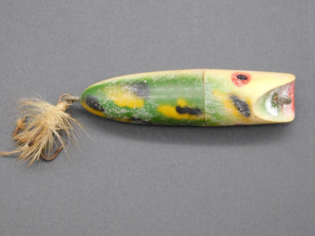 FISHING LURE VINTAGE ANTIQUE: FISHING LURE VINTAGE ANTIQUE *** Thank you for attending HATMAN AUCTIONS! Yes, we ship all items that are not oversized. Please see photos for measurements and description. SPECIAL NOTICE: Many items 