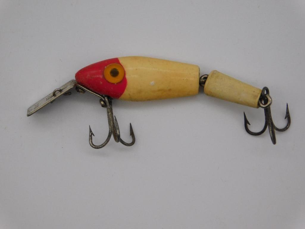 RED AND WHITE FISHING LURE VINTAGE ANTIQUE: RED AND WHITE FISHING LURE VINTAGE ANTIQUE *** Thank you for attending HATMAN AUCTIONS! Yes, we ship all items that are not oversized. Please see photos for measurements and description. SPECIAL NOTIC
