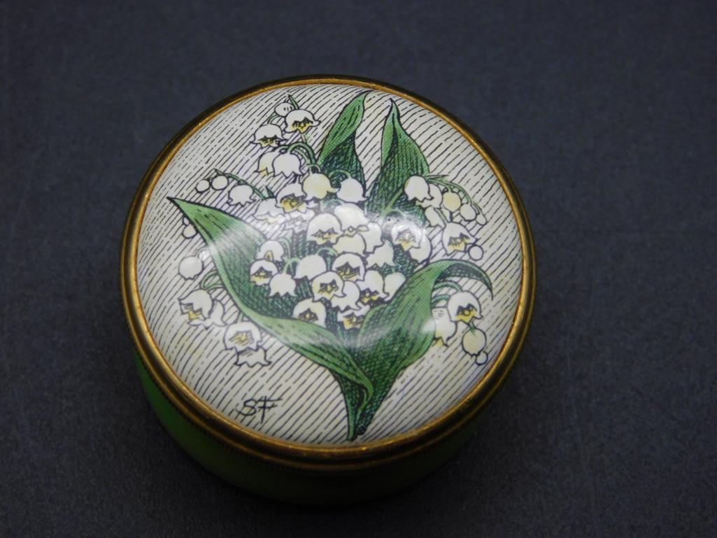 ENGLISH HALCYON DAYS ENAMELS LILY OF THE VALLEY PILL (1 of 3)