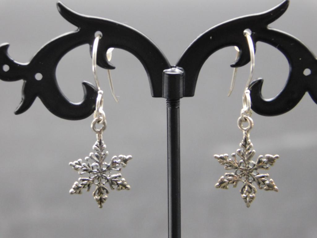 SNOWFLAKE EARRINGS VINTAGE ANTIQUE (1 of 2)