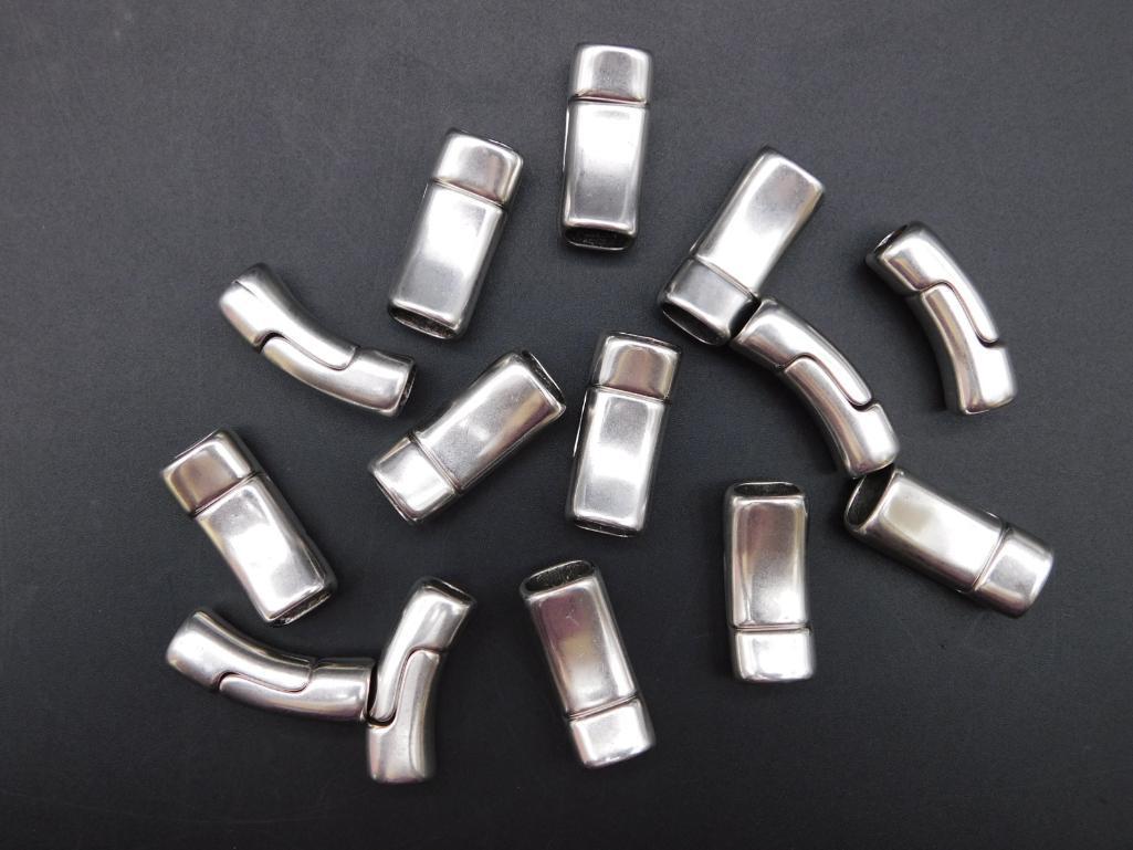 ANTIQUE SILVER-PLATED MAGNETIC CLASPS: ANTIQUE SILVER-PLATED MAGNETIC CLASPS *** Thank you for attending HATMAN AUCTIONS! Yes, we ship all items that are not oversized. Please see photos for measurements and description. SPECIAL NOTICE: Ma