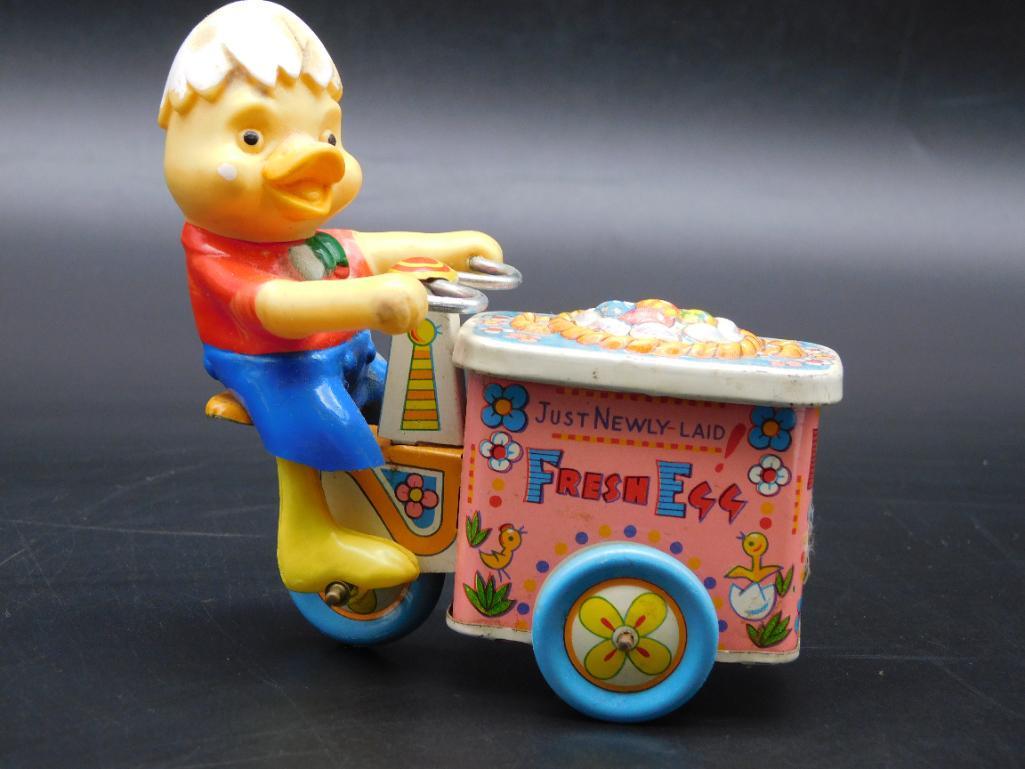 JUST NEWLY-LAID FRESH EGG CHICKEN WITH CART VINTAGE ANTIQUE TOY (1 of 2)
