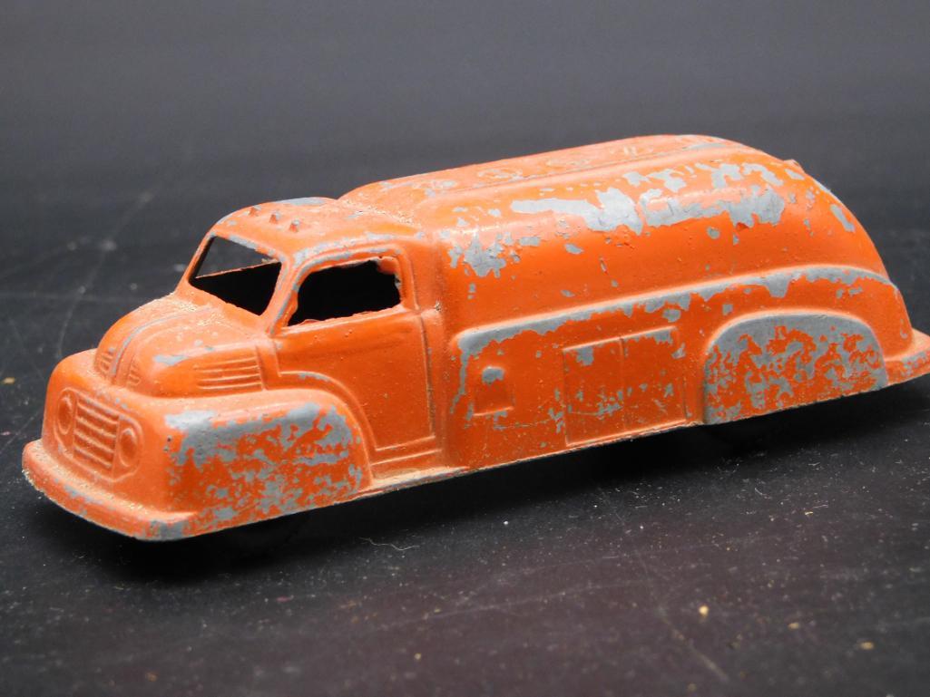 TOOTSIETOY ORANGE TRUCK TOY VINTAGE ANTIQUE: TOOTSIETOY ORANGE TRUCK TOY VINTAGE ANTIQUE