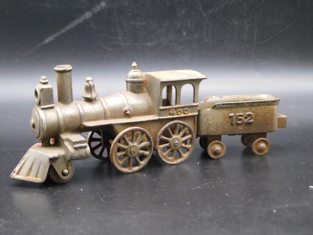 CAST IRON TRAIN ENGINE TOY VINTAGE ANTIQUE (1 of 3)