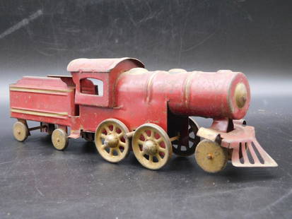 RED METAL TRAIN ENGINE TOY VINTAGE ANTIQUE: RED METAL TRAIN ENGINE TOY VINTAGE ANTIQUE