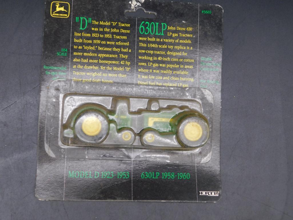 JOHN DEERE MODEL D TRACTOR IN ORIGINAL PACKAGING VINTAGE ANTIQUE TOY (1 of 2)