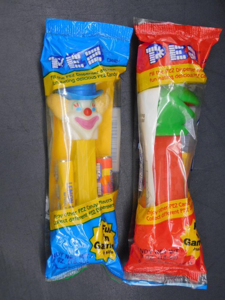 CLOWN AND KERMIT PEZ DISPENSER VINTAGE ANTIQUE RETRO TOY: CLOWN AND KERMIT PEZ DISPENSER VINTAGE ANTIQUE RETRO TOY