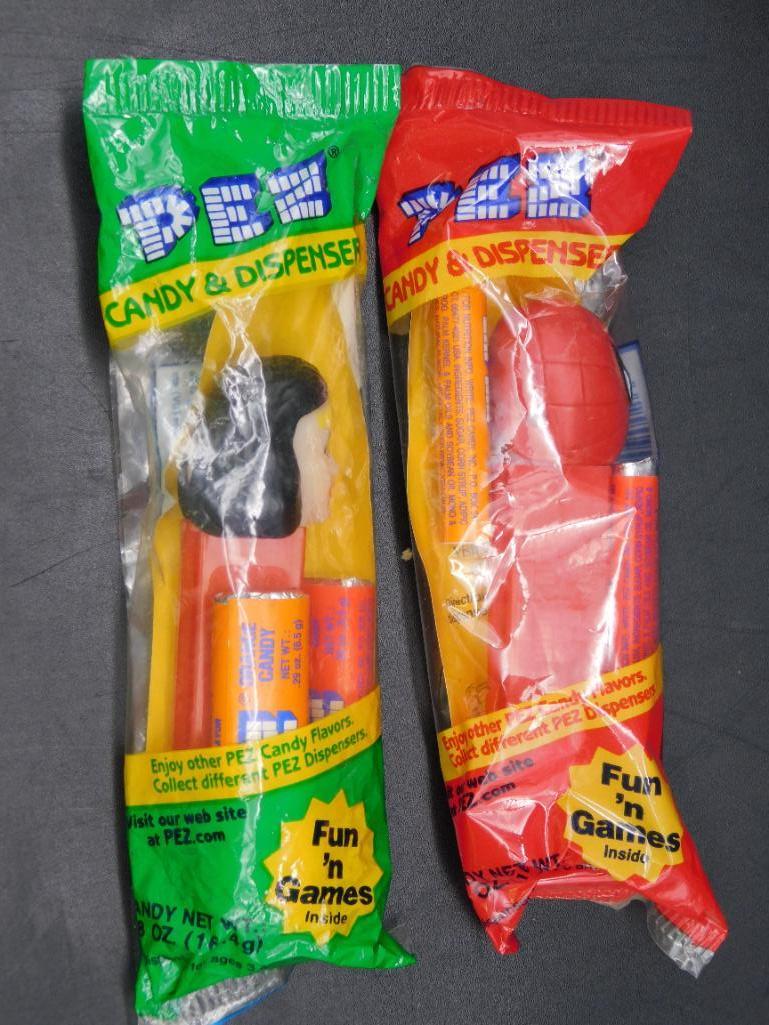 WONDERWOMAN AND SPIDERMAN PEZ DISPENSER VINTAGE ANTIQUE RETRO TOY: WONDERWOMAN AND SPIDERMAN PEZ DISPENSER VINTAGE ANTIQUE RETRO TOY