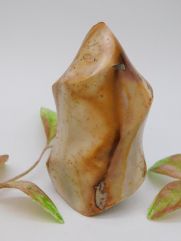 CARNELIAN FLAME ROCK STONE LAPIDARY SPECIMEN: CARNELIAN FLAME ROCK STONE LAPIDARY SPECIMEN