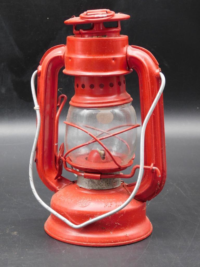 RED LATERN VINTAGE ANTIQUE COLLECTIBLE (1 of 3)