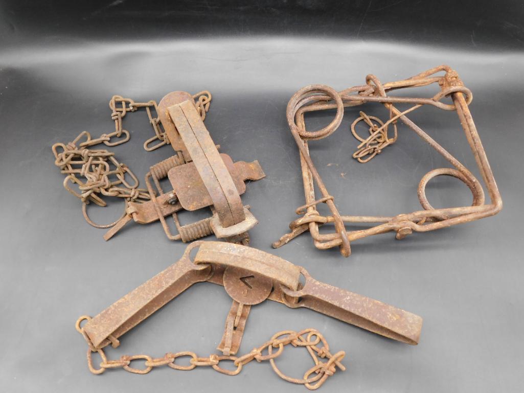 METAL TRAPS VINTAGE ANTIQUE (1 of 2)