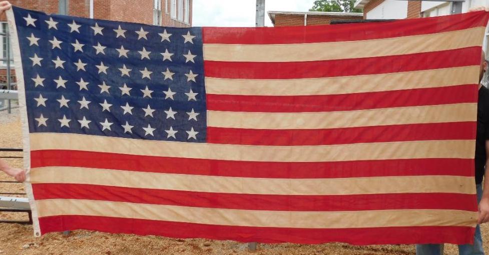 WWII VETERAN FLAG AMERICAN FLAG VINTAGE ANTIQUE (1 of 3)
