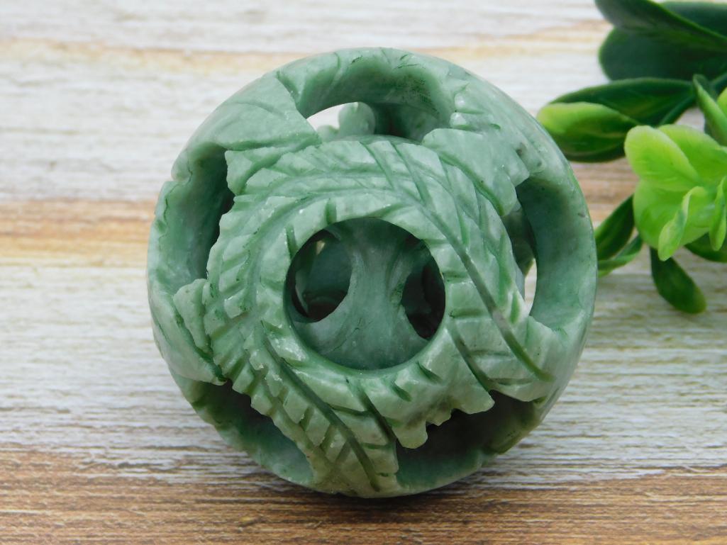 JADE LINGLONG BALL CHINESE PUZZLE BALL ROCK STONE LAPIDARY SPECIMEN (1 of 2)