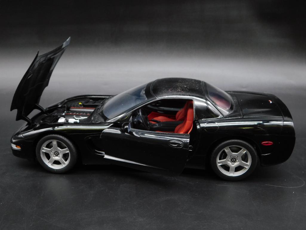 1998 CORVETTE METAL DIE CAST CAR BLACK RED INTERIOR 1/18 SCALE: 1998 CORVETTE METAL DIE CAST CAR BLACK RED INTERIOR 1/18 SCALE