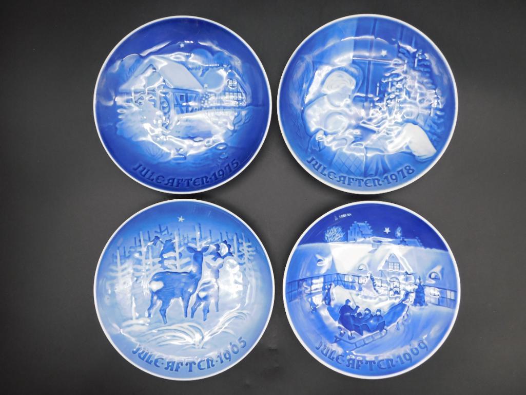 ROYAL COPENHAGEN PLATES SET OF 4 VINTAGE ANTIQUE: ROYAL COPENHAGEN PLATES SET OF 4 VINTAGE ANTIQUE