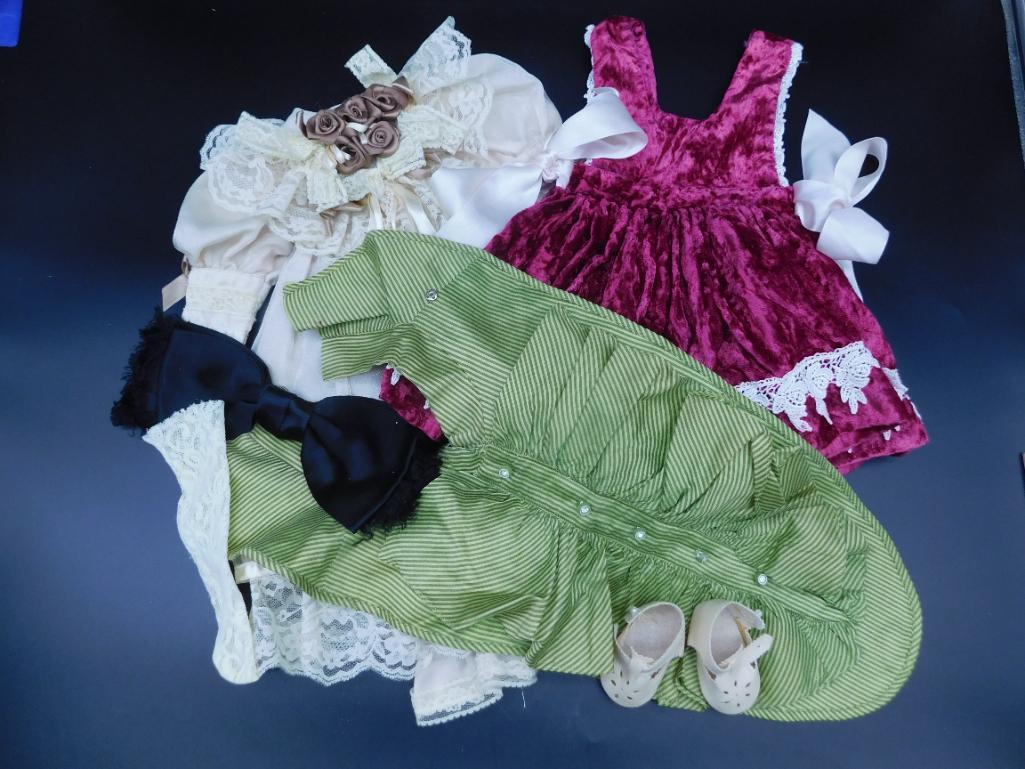 MIXED DOLL CLOTHES VINTAGE ANTIQUE (1 of 5)