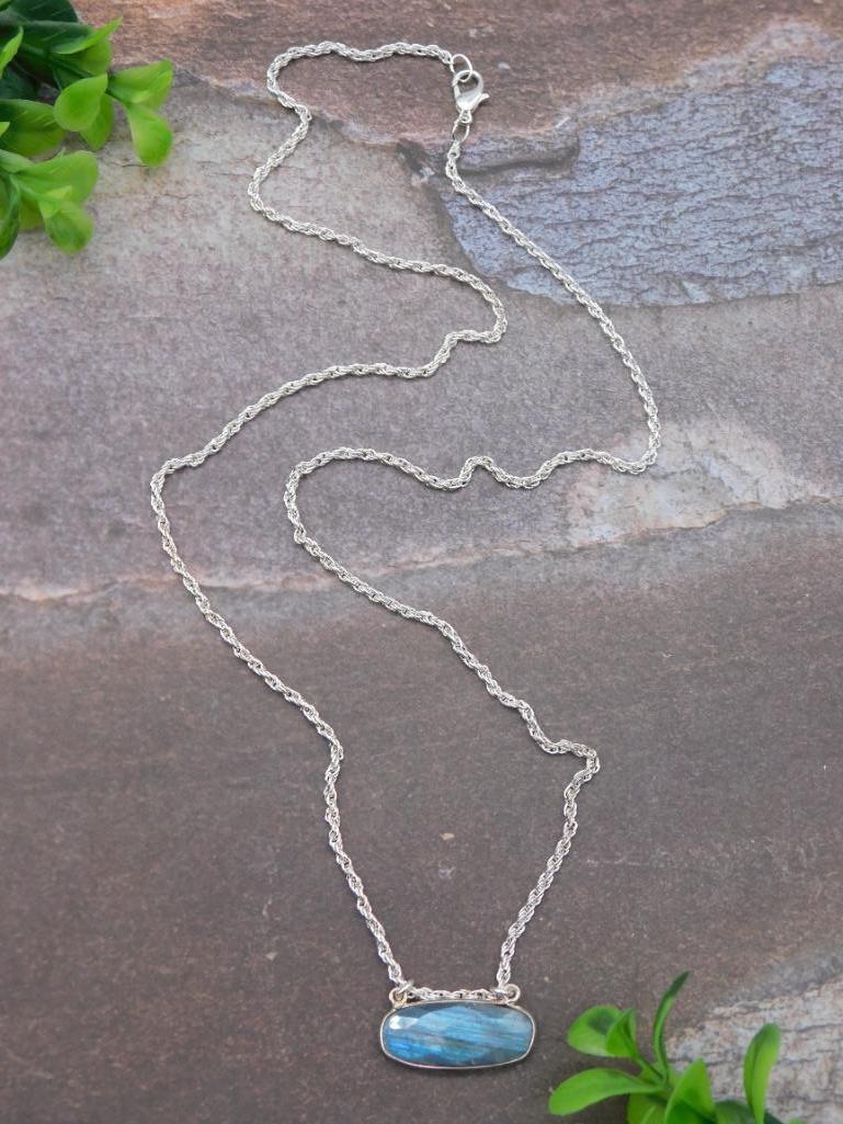 LABRADORITE PENDANT ON CHAIN NECKLACE ROCK STONE LAPIDARY SPECIMEN: LABRADORITE PENDANT ON CHAIN NECKLACE ROCK STONE LAPIDARY SPECIMEN