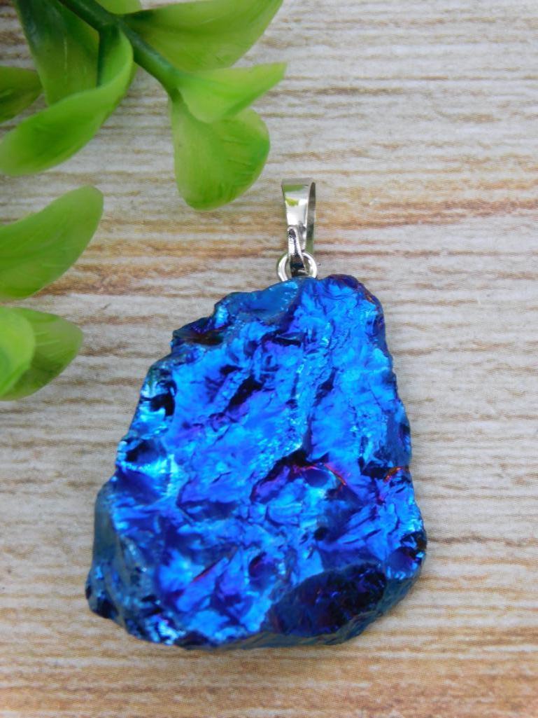 TITANIUM AMETHYST PENDANT ROCK STONE LAPIDARY SPECIMEN: TITANIUM AMETHYST PENDANT ROCK STONE LAPIDARY SPECIMEN