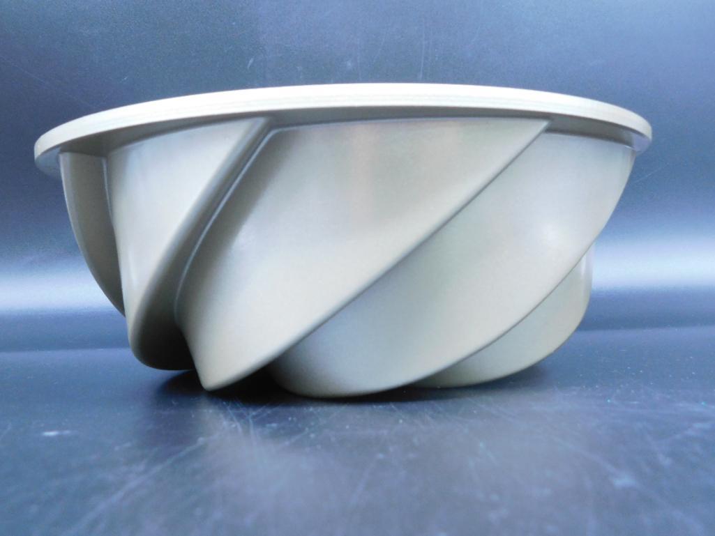 NORDIC WARE HERITAGE BUNDT PAN VINTAGE ANTIQUE (1 of 4)