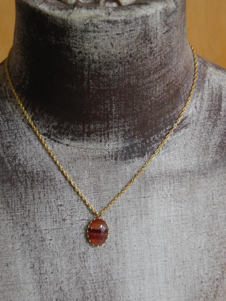 BANDED CARNELIAN PENDANT ON CHAIN VINTAGE ANTIQUE: BANDED CARNELIAN PENDANT ON CHAIN VINTAGE ANTIQUE