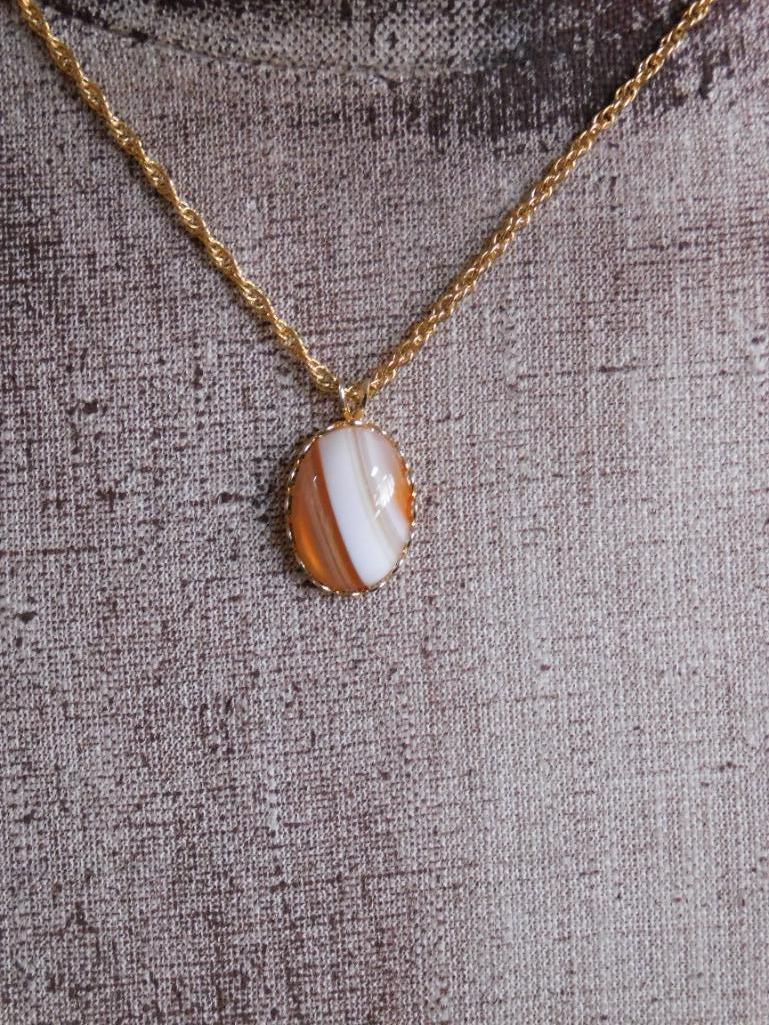 BANDED AGATE PENDANT ON CHAIN NECKLACE VINTAGE ANTIQUE (1 of 3)