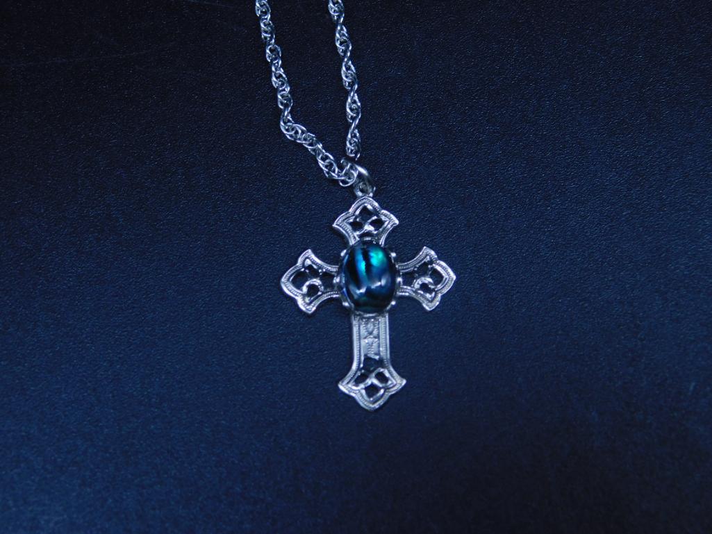 ABALONE CROSS PENDANT ON CHAIN NECKLACE VINTAGE ANTIQUE: ABALONE CROSS PENDANT ON CHAIN NECKLACE VINTAGE ANTIQUE
