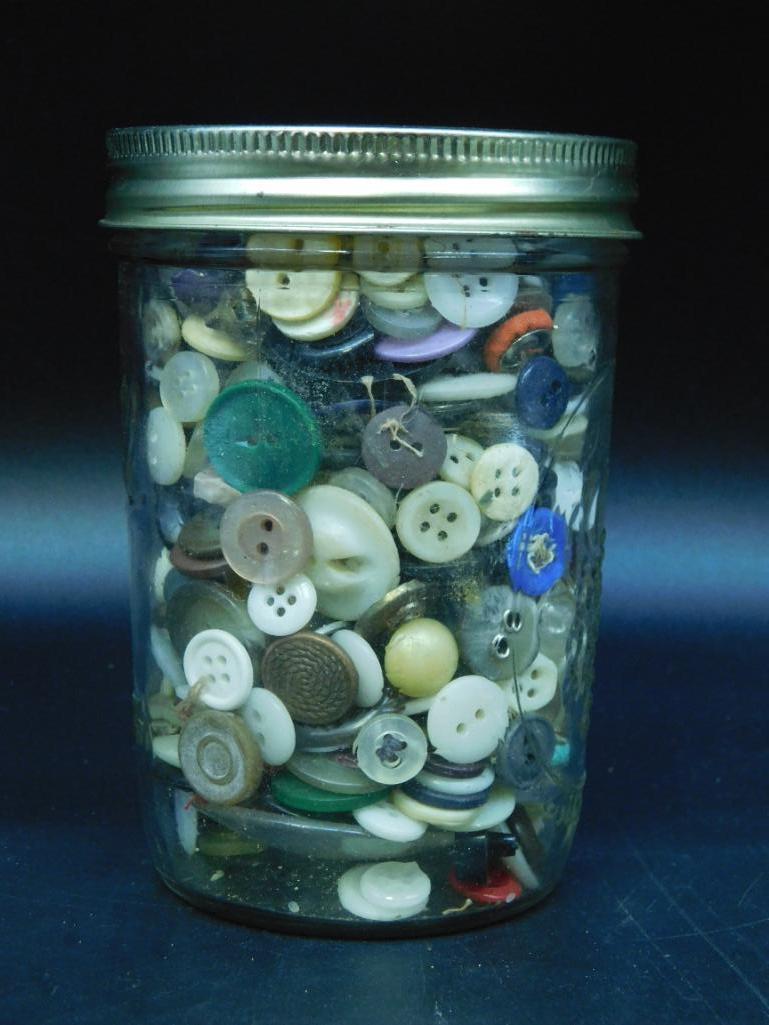 MIXED BUTTONS VINTAGE ANTIQUE (1 of 3)