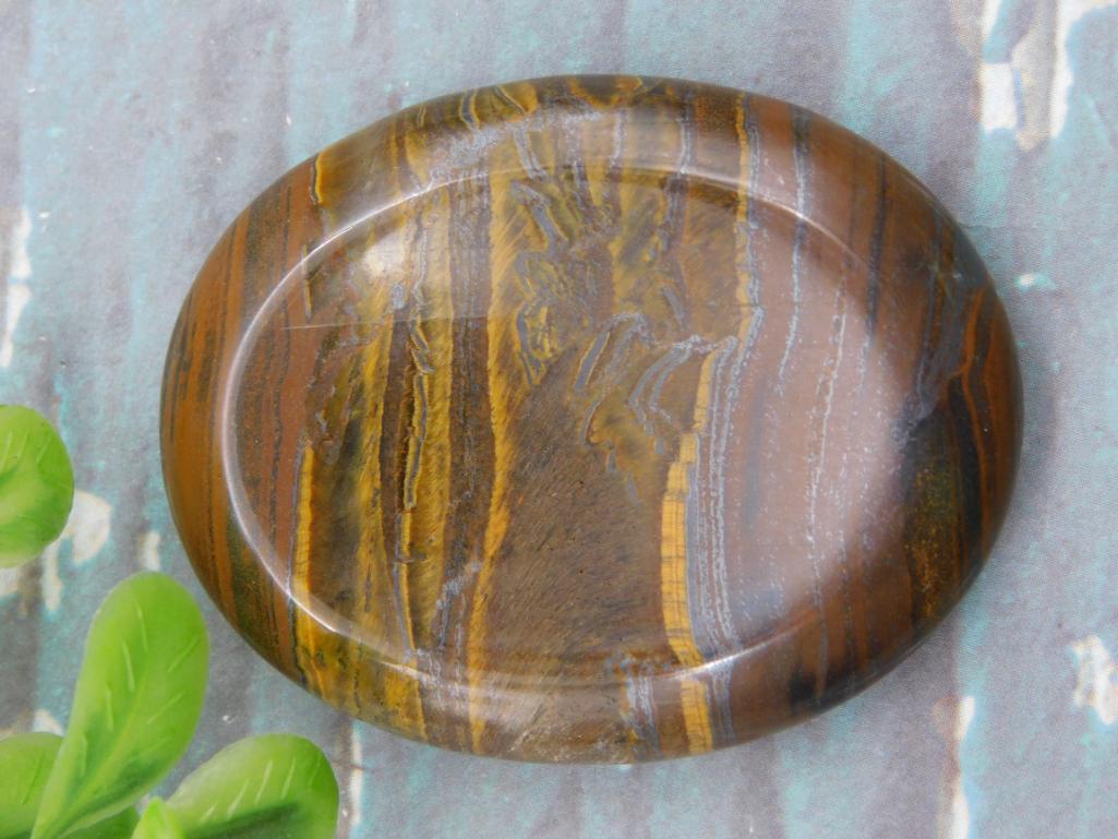 TIGER EYE WORRY STONE ROCK STONE LAPIDARY SPECIMEN (1 of 2)